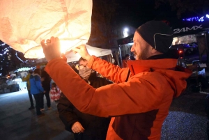 700 lanternes en papier illuminent le ciel d&#039;Yssingeaux