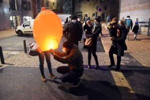 700 lanternes en papier illuminent le ciel d&#039;Yssingeaux