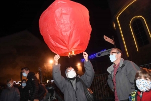 700 lanternes en papier illuminent le ciel d&#039;Yssingeaux