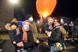 700 lanternes en papier illuminent le ciel d&#039;Yssingeaux