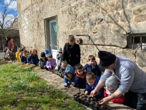 Printemps rime avec jardinage à l’école de Grazac