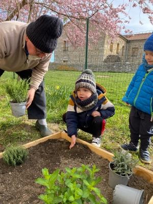 Printemps rime avec jardinage à l’école de Grazac