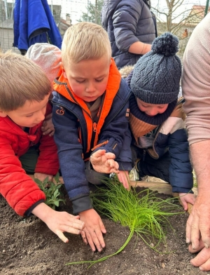 Printemps rime avec jardinage à l’école de Grazac