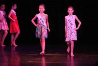 Les danseuses rendent hommage aux femmes