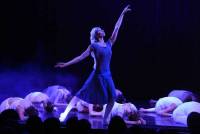 Les danseuses rendent hommage aux femmes