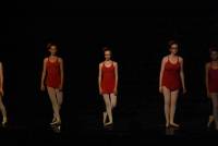 Les danseuses rendent hommage aux femmes