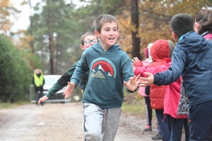 Beauzac : les 170 enfants de l&#039;école publique à grandes enjambées pour le Téléthon