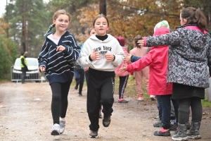 Beauzac : les 170 enfants de l&#039;école publique à grandes enjambées pour le Téléthon