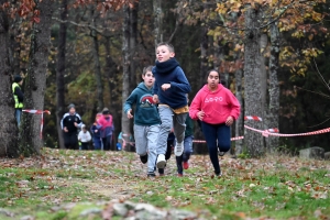 Beauzac : les 170 enfants de l&#039;école publique à grandes enjambées pour le Téléthon