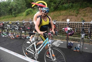 Araules : il a enterré sa vie de garçon... en participant au triathlon