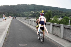 Araules : il a enterré sa vie de garçon... en participant au triathlon