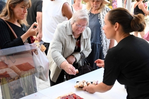 Les pâtissiers ont vendu 400 tartes aux fruits rouges sur le marché d&#039;Yssingeaux