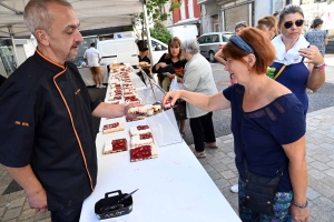 Les pâtissiers ont vendu 400 tartes aux fruits rouges sur le marché d&#039;Yssingeaux