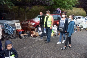 Beaux : 70 exposants installés pour le vide-greniers dominical