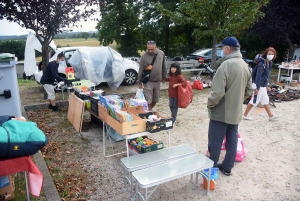 Beaux : 70 exposants installés pour le vide-greniers dominical