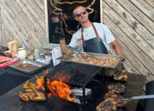 Saint-Julien-Chapteuil : les Ripailleurs, champions de France du barbecue, lancent leur gamme d&#039;épices