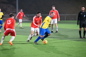 Foot, CRF : Le Pertuis à toute vitesse en demie