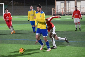 Foot, CRF : Le Pertuis à toute vitesse en demie