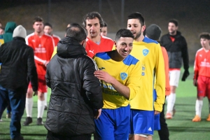 Foot, CRF : Le Pertuis à toute vitesse en demie