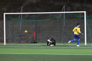 Foot, CRF : Le Pertuis à toute vitesse en demie