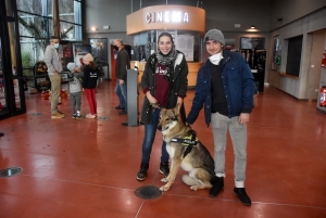 Monistrol-sur-Loire : le chien loup du film &quot;Mystère&quot; à l&#039;écran... et dans la salle