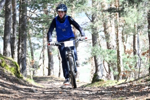 150 jeunes aux championnats UNSS de VTT à Saint-Julien-Chapteuil