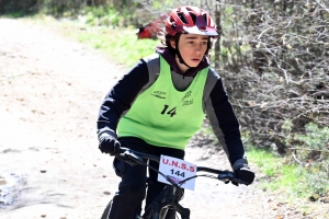 150 jeunes aux championnats UNSS de VTT à Saint-Julien-Chapteuil