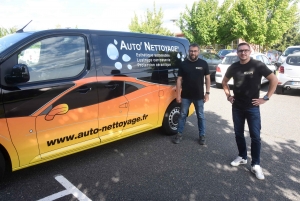 Auto&#039;Nettoyage 43, un camion tout équipé pour laver les véhicules, intérieur et extérieur