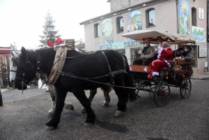 Retournac : la place Boncompain animée avant le réveillon de Noël