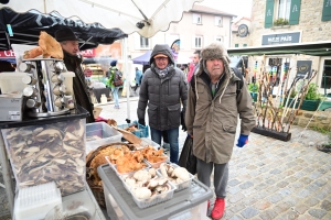 Les visiteurs pousssent comme des champignons à Saint-Bonnet-le-Froid (vidéo)