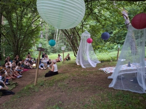 Yssingeaux : 80 oreilles attentives à la soirée lectures au domaine La Rouveure