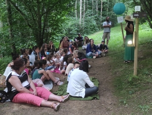 Yssingeaux : 80 oreilles attentives à la soirée lectures au domaine La Rouveure