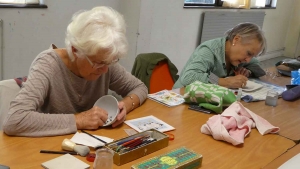 Yssingeaux : des ateliers de peinture sur porcelaine au foyer rural