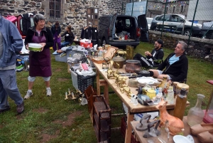 Araules : le vide-greniers est en place à &quot;Recharinges&quot;