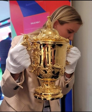 Le trophée de la Coupe du monde, Webb-Ellis, était à Saint-Etienne vendredi