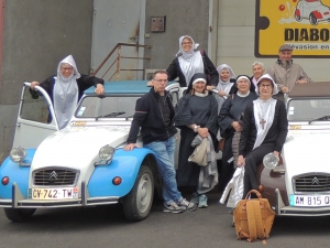 Sainte-Sigolène : une virée en 2CV dans le Beaujolais pour la classe 85