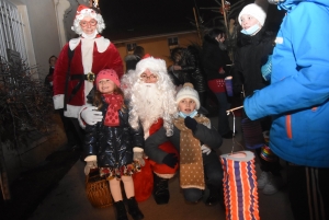 Monistrol-sur-Loire : la parade de Noël rassemble les familles et les super-héros