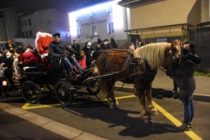 Monistrol-sur-Loire : la parade de Noël rassemble les familles et les super-héros