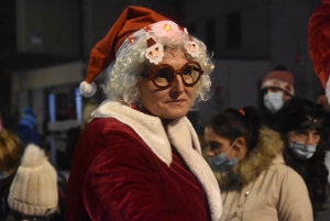 Monistrol-sur-Loire : la parade de Noël rassemble les familles et les super-héros