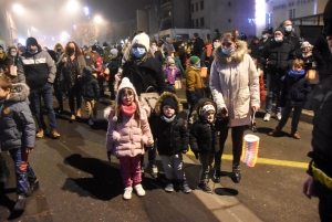 Monistrol-sur-Loire : la parade de Noël rassemble les familles et les super-héros