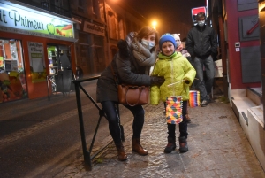 Monistrol-sur-Loire : la parade de Noël rassemble les familles et les super-héros