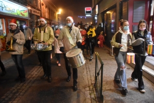 Monistrol-sur-Loire : la parade de Noël rassemble les familles et les super-héros