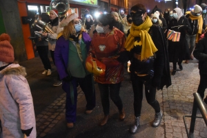 Monistrol-sur-Loire : la parade de Noël rassemble les familles et les super-héros