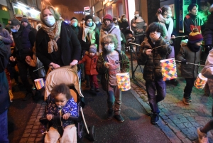 Monistrol-sur-Loire : la parade de Noël rassemble les familles et les super-héros