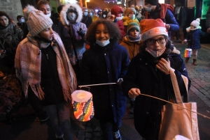 Monistrol-sur-Loire : la parade de Noël rassemble les familles et les super-héros