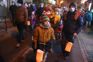 Monistrol-sur-Loire : la parade de Noël rassemble les familles et les super-héros