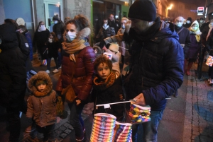 Monistrol-sur-Loire : la parade de Noël rassemble les familles et les super-héros