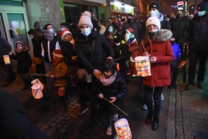 Monistrol-sur-Loire : la parade de Noël rassemble les familles et les super-héros