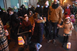 Monistrol-sur-Loire : la parade de Noël rassemble les familles et les super-héros