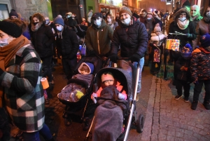 Monistrol-sur-Loire : la parade de Noël rassemble les familles et les super-héros